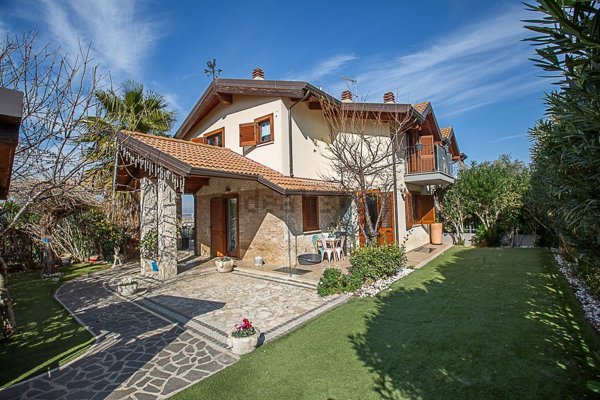 casa indipendente in vendita a Montesilvano