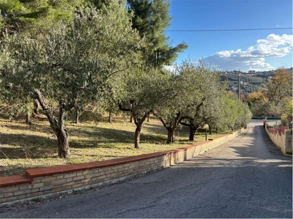 casa indipendente in vendita a Montesilvano in zona Montesilvano Colle