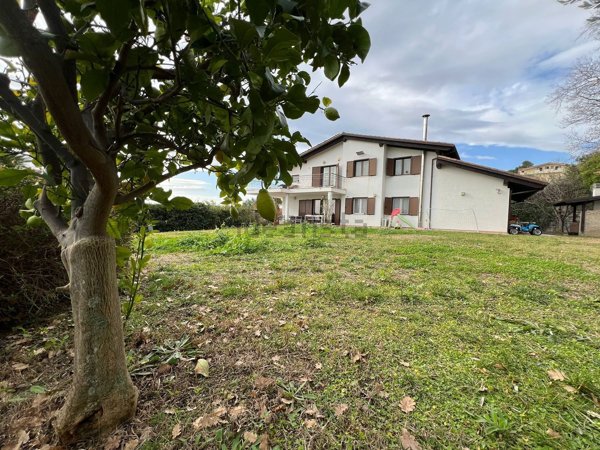 casa indipendente in vendita a Montesilvano