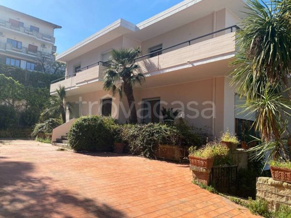 casa indipendente in vendita a Montesilvano in zona Montesilvano Colle