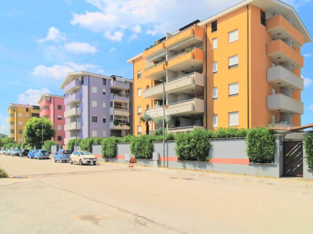 appartamento in vendita a Montesilvano in zona Villa Carmine