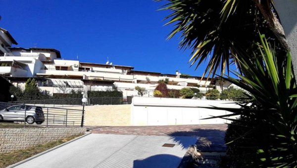 casa indipendente in vendita a Montesilvano in zona Montesilvano Colle