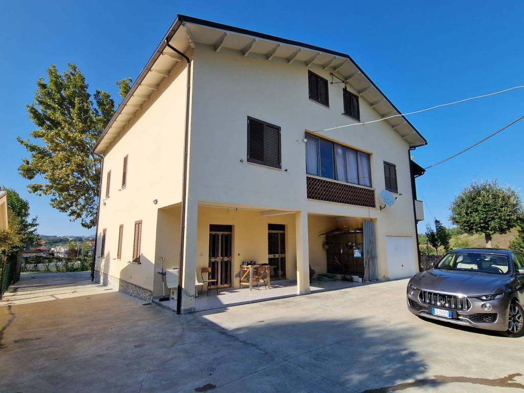 casa indipendente in vendita a Montesilvano