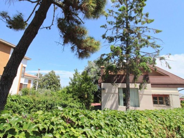 casa indipendente in vendita a Montesilvano in zona Montesilvano Colle