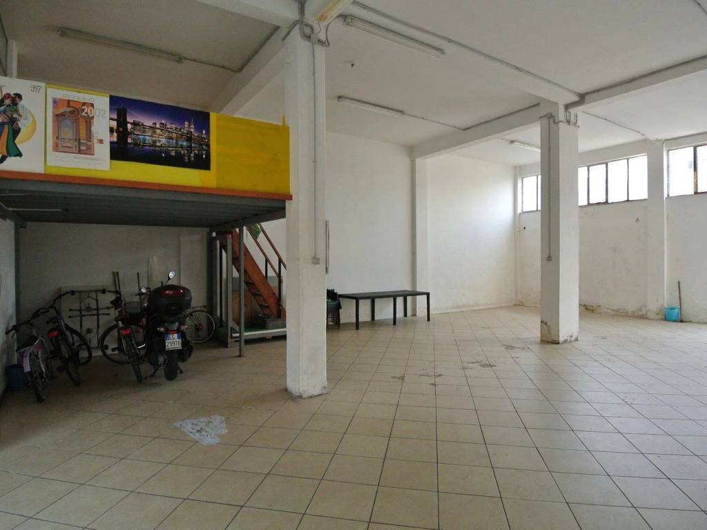 locale commerciale in vendita a Montesilvano