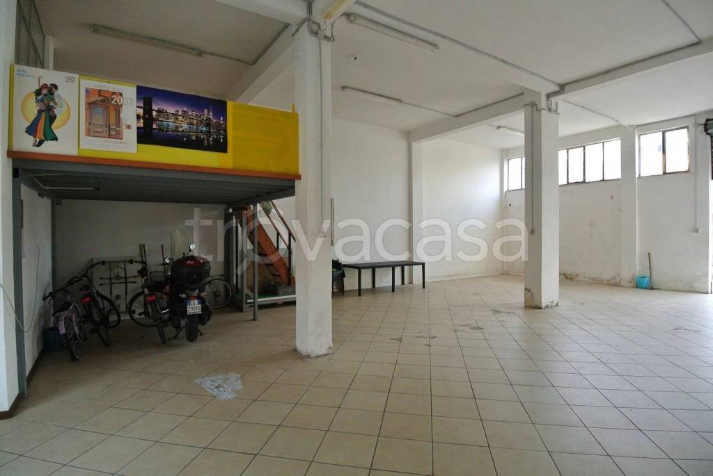 locale commerciale in vendita a Montesilvano