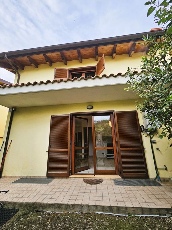 casa indipendente in vendita a Montesilvano