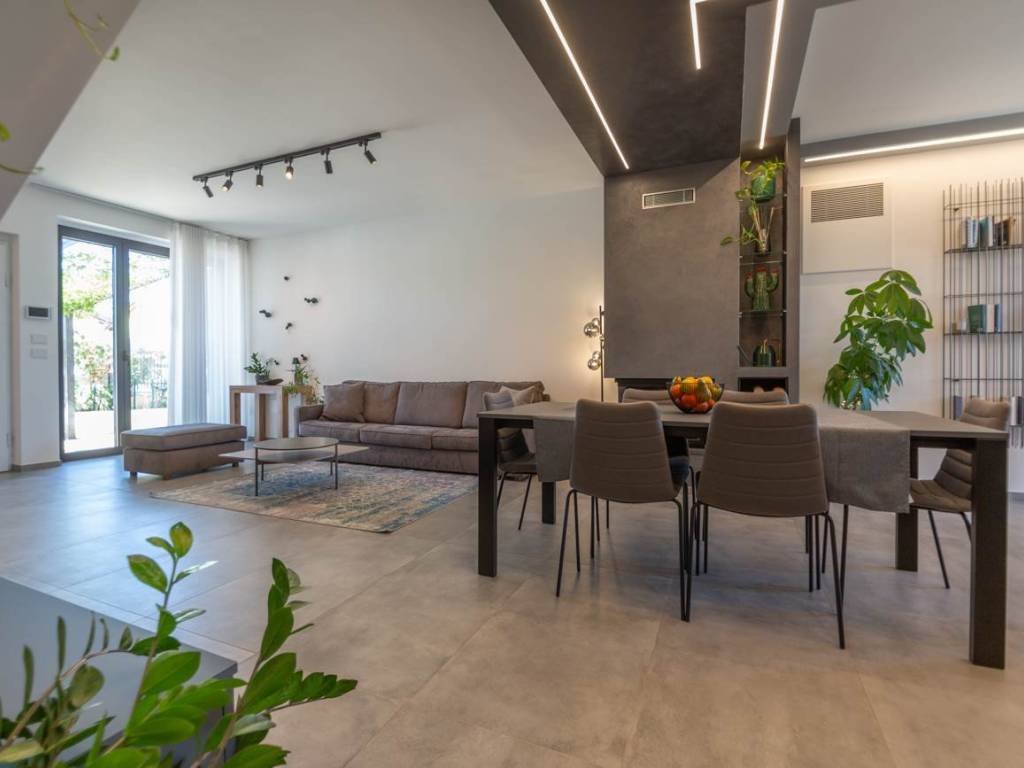 casa indipendente in vendita a Montesilvano in zona Montesilvano Colle