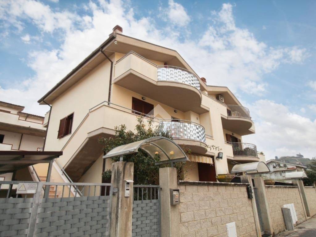 appartamento in vendita a Montesilvano in zona Villa Carmine