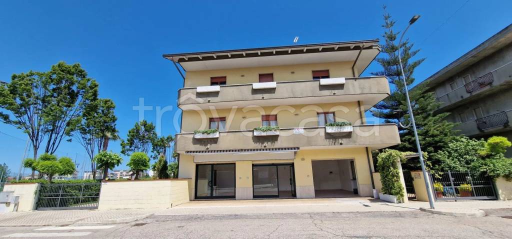 casa indipendente in vendita a Montesilvano