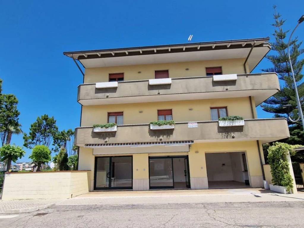 casa indipendente in vendita a Montesilvano