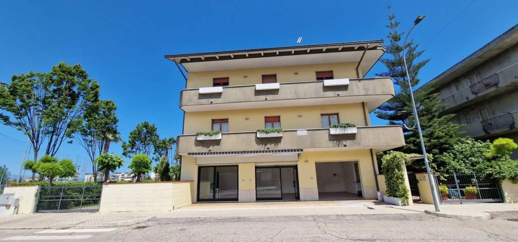 casa indipendente in vendita a Montesilvano