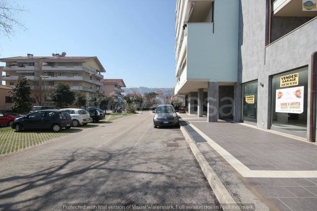 locale commerciale in vendita a Montesilvano
