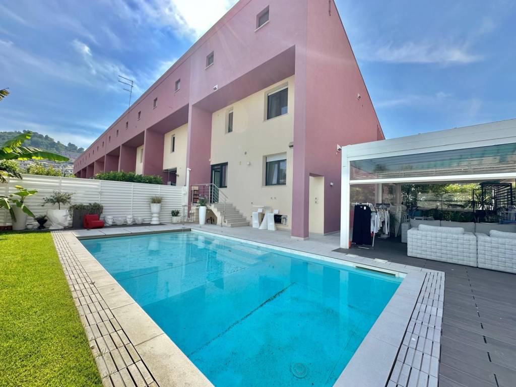 casa indipendente in vendita a Montesilvano