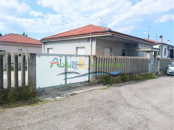 casa indipendente in vendita a Montesilvano