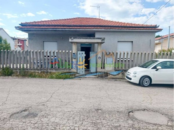 casa indipendente in vendita a Montesilvano