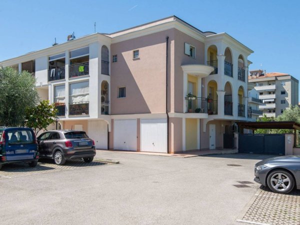 appartamento in vendita a Montesilvano in zona Villa Carmine