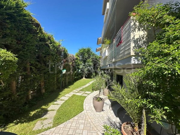 casa indipendente in vendita a Montesilvano in zona Villa Carmine