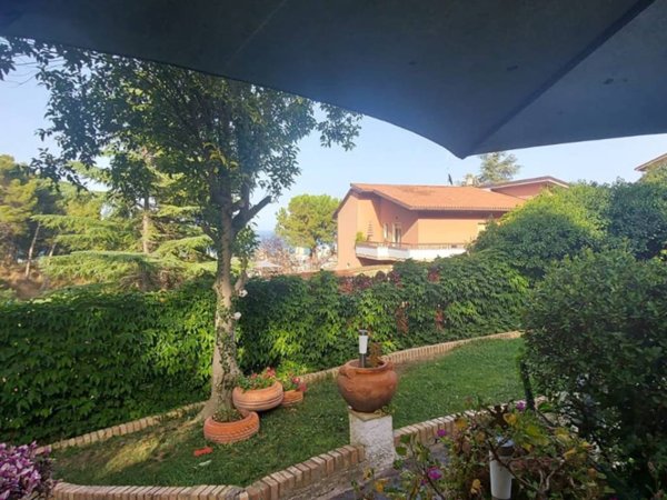 casa indipendente in vendita a Montesilvano in zona Montesilvano Colle