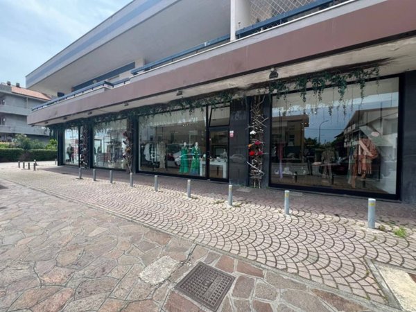 negozio in vendita a Montesilvano