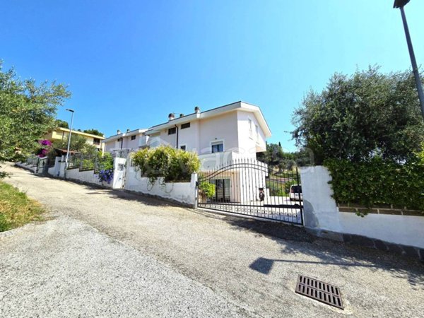 casa indipendente in vendita a Montesilvano in zona Montesilvano Colle