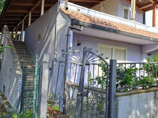 casa indipendente in vendita a Montesilvano in zona Montesilvano Colle