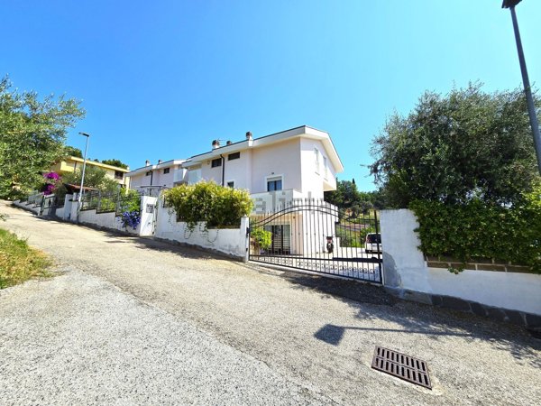 casa indipendente in vendita a Montesilvano