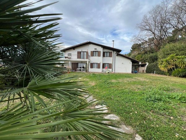 casa indipendente in vendita a Montesilvano in zona Montesilvano Colle