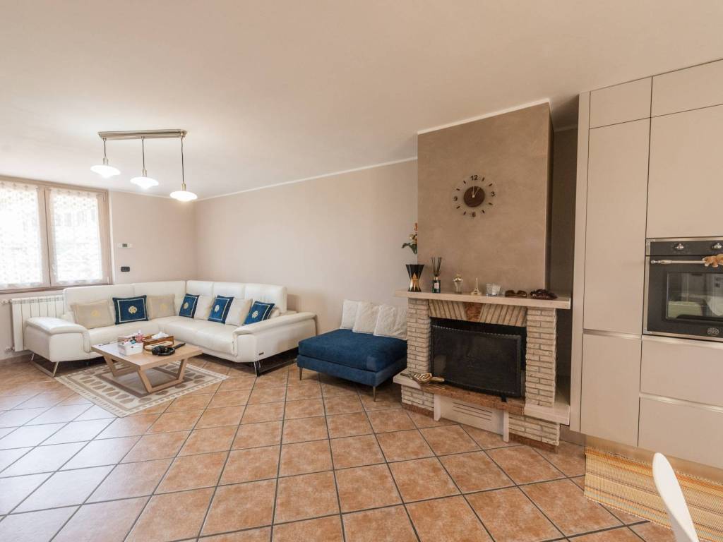 casa indipendente in vendita a Montesilvano in zona Villa Carmine