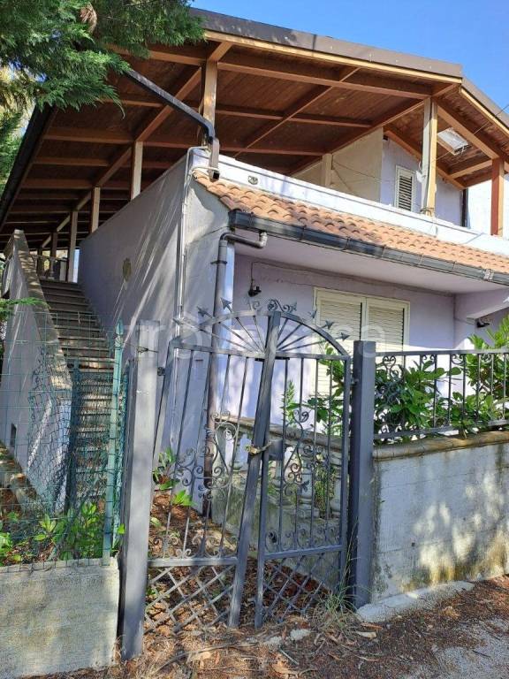 casa indipendente in vendita a Montesilvano in zona Montesilvano Colle