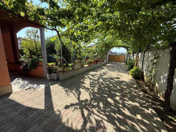casa indipendente in vendita a Montesilvano in zona Villa Carmine