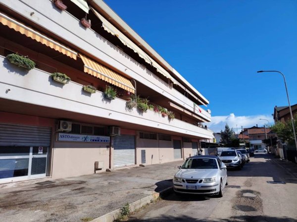 negozio in vendita a Montesilvano