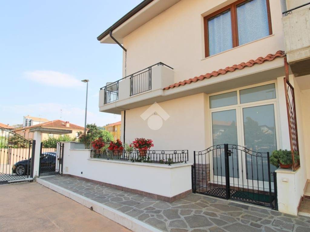 casa indipendente in vendita a Montesilvano in zona Villa Carmine