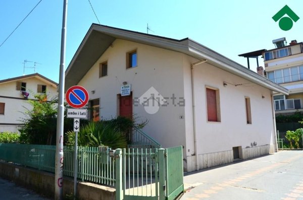casa indipendente in vendita a Montesilvano