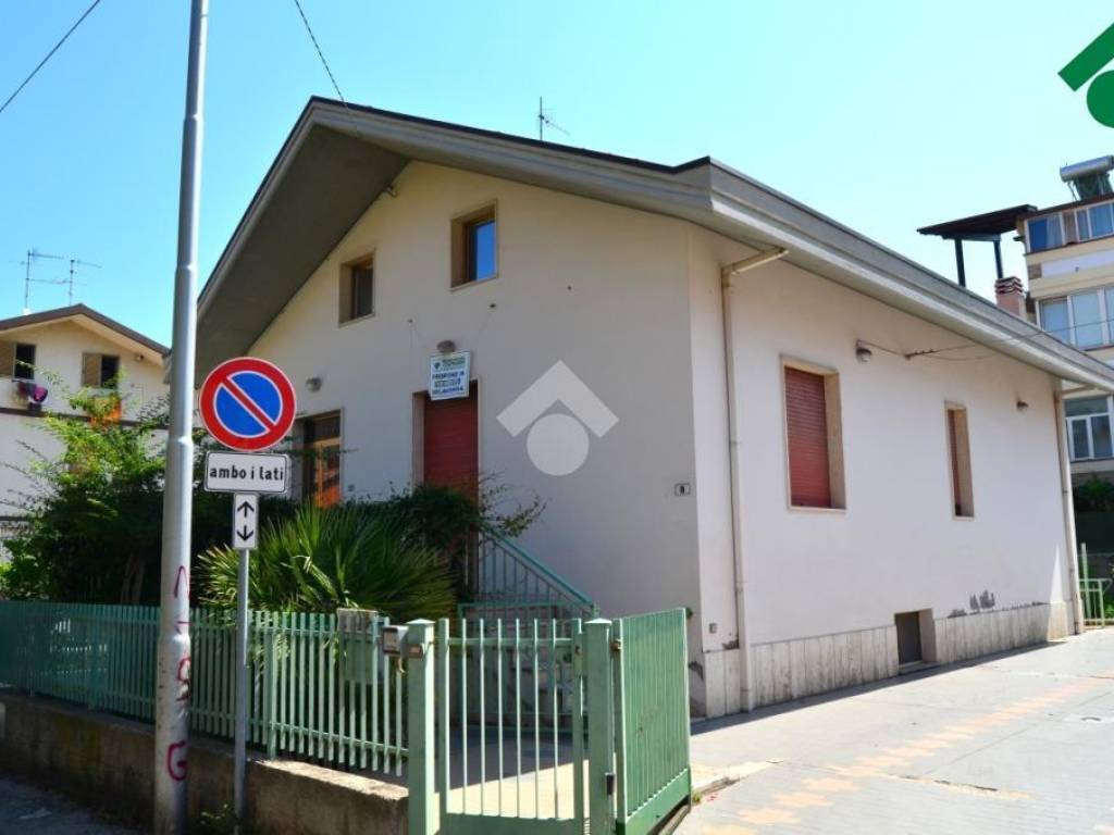 casa indipendente in vendita a Montesilvano