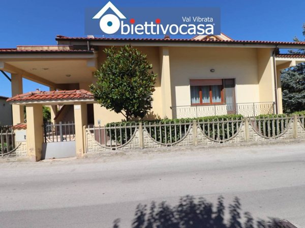 casa indipendente in vendita a Montesilvano in zona Villa Carmine
