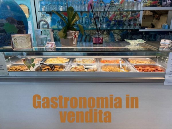 negozio in vendita a Montesilvano in zona Villa Carmine