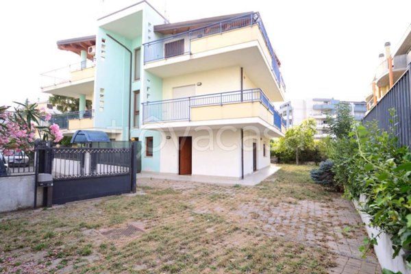 casa indipendente in vendita a Montesilvano