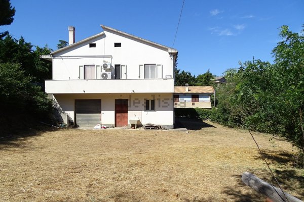 casa indipendente in vendita a Montesilvano