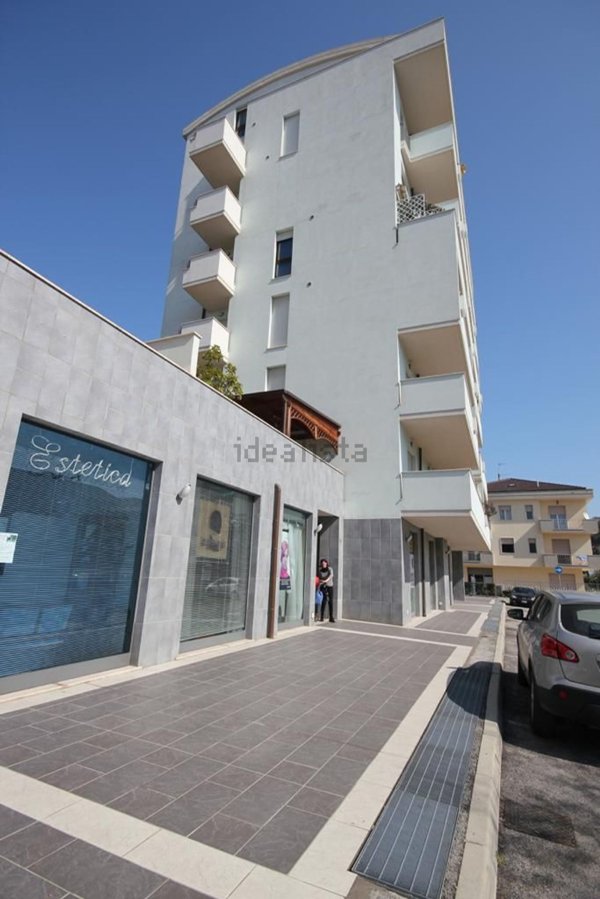 locale commerciale in vendita a Montesilvano