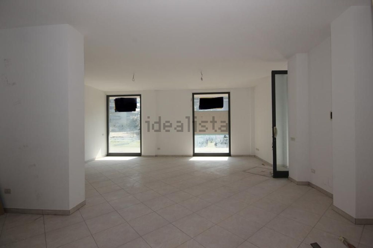 locale commerciale in vendita a Montesilvano