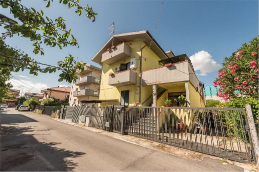 casa indipendente in vendita a Montesilvano