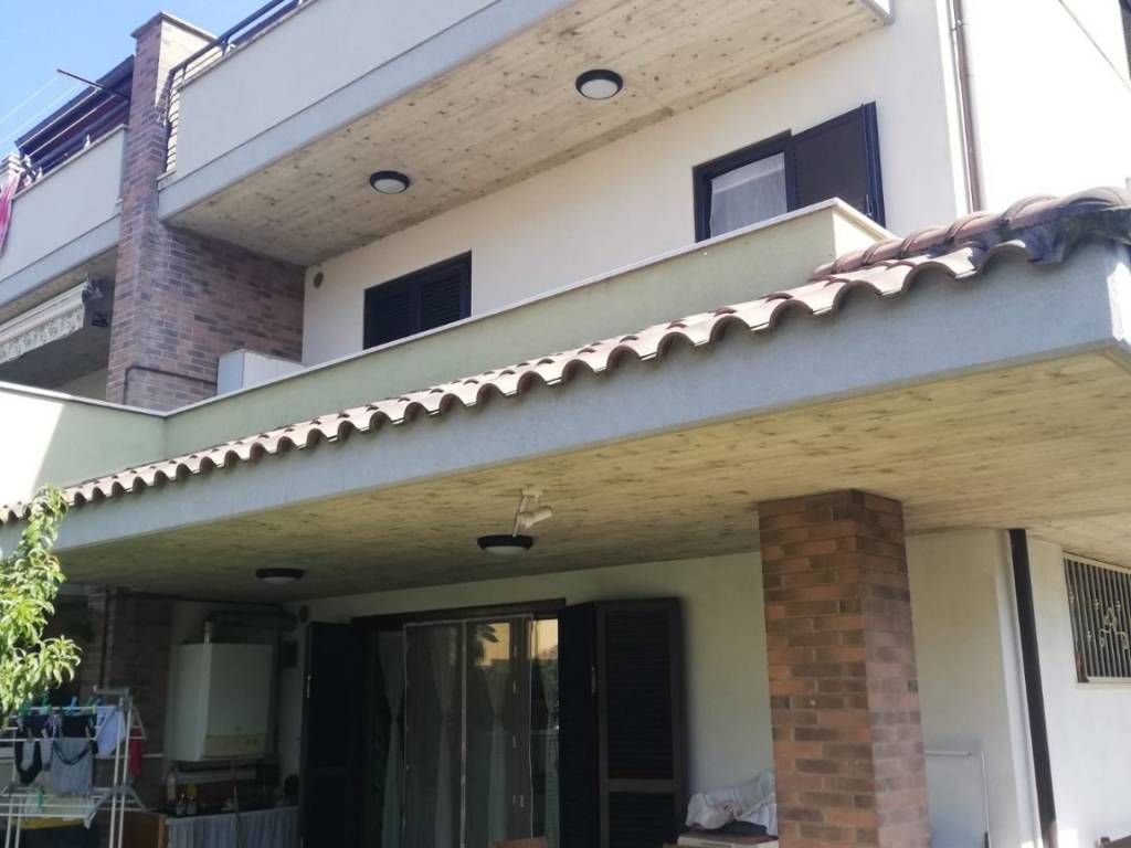 casa indipendente in vendita a Montesilvano in zona Villa Carmine
