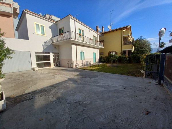 casa indipendente in vendita a Montesilvano