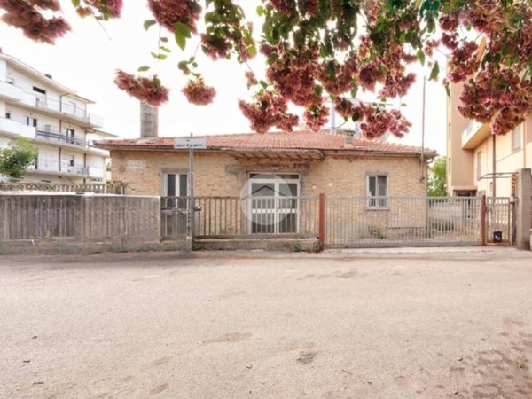 casa indipendente in vendita a Montesilvano