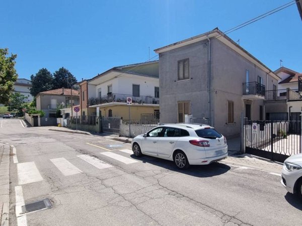 casa indipendente in vendita a Montesilvano in zona Villa Carmine