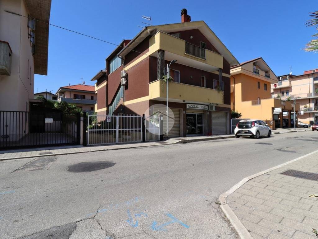 negozio in vendita a Montesilvano