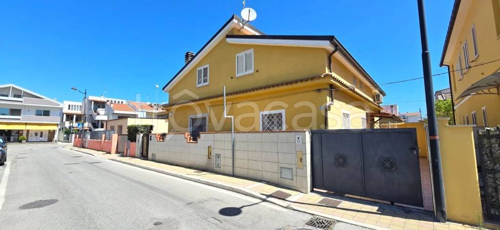 casa indipendente in vendita a Montesilvano