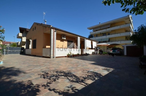 casa indipendente in vendita a Montesilvano