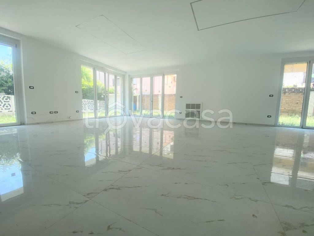 casa indipendente in vendita a Montesilvano